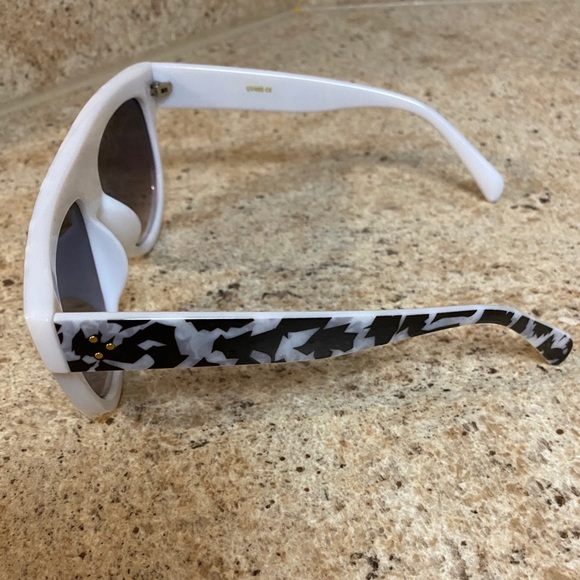 Stunning White/Black Zebra Sunglasses!! - Picture 3 of 4